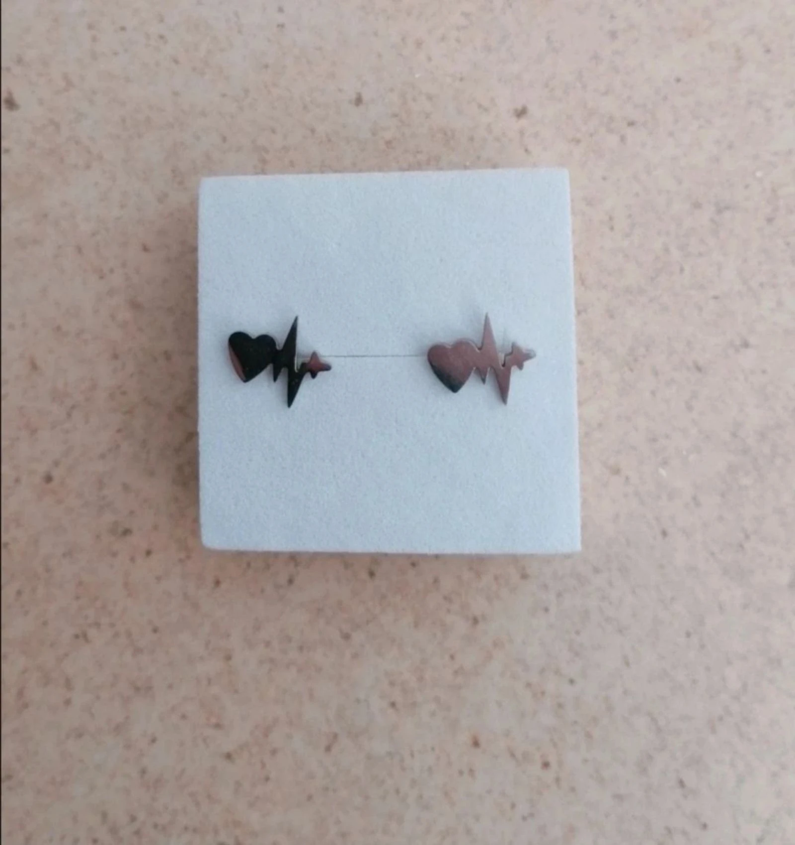 Pendientes electrocardiogrqma acero